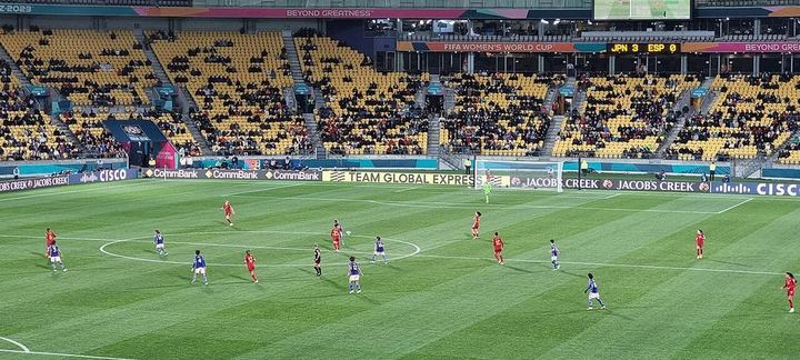 英格兰1-0新西兰，凯恩头球破门但锋线乏力｜亿博体育官方网站（封面配图）